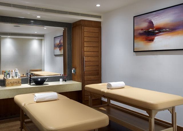 striking-london-hotel-with-a-spa-near-tower-bridge-refundable-hotel