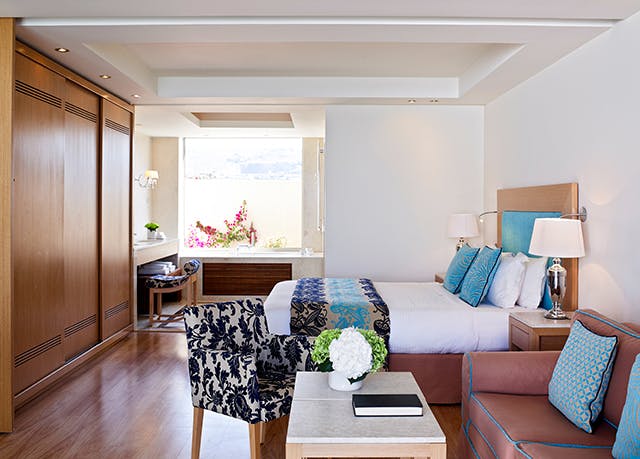 Suite with partial sea view and beach cabana