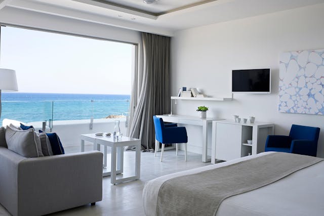 Waterfront Island suite