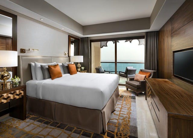 Deluxe King room with sea view