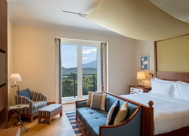 Premium room with mountain view