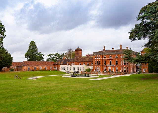 Regal Hampshire manor house stay - Refundable hotel | Luxury travel at ...