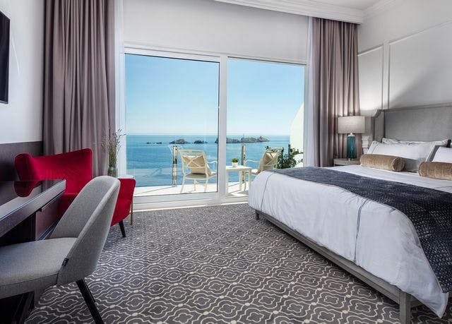 Luxury kamer met zeezicht en balkon