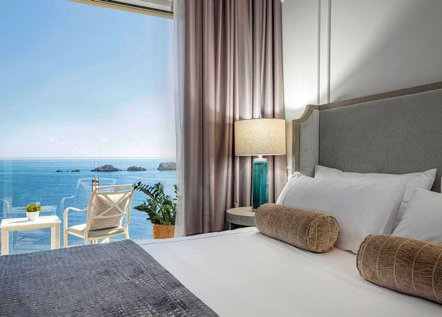 Luxury kamer met zeezicht en balkon