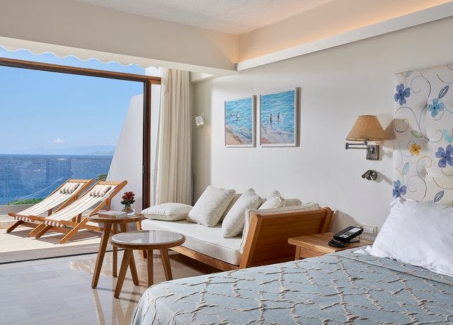 Club Junior Suite with seafront view