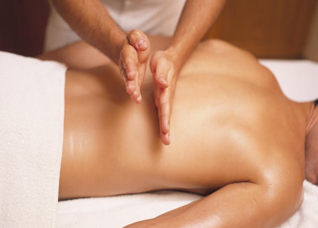 60-minütige Massage pro Person - optionales Extra (beispielhafte Darstellung)