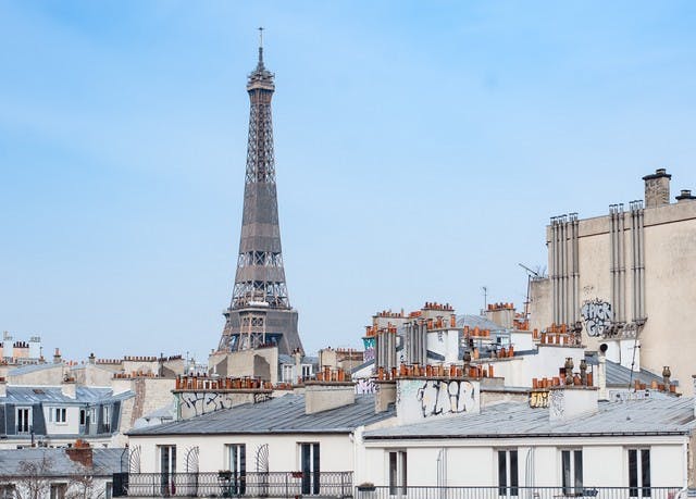 Executive Medium-rum med utsikt över Eiffeltornet