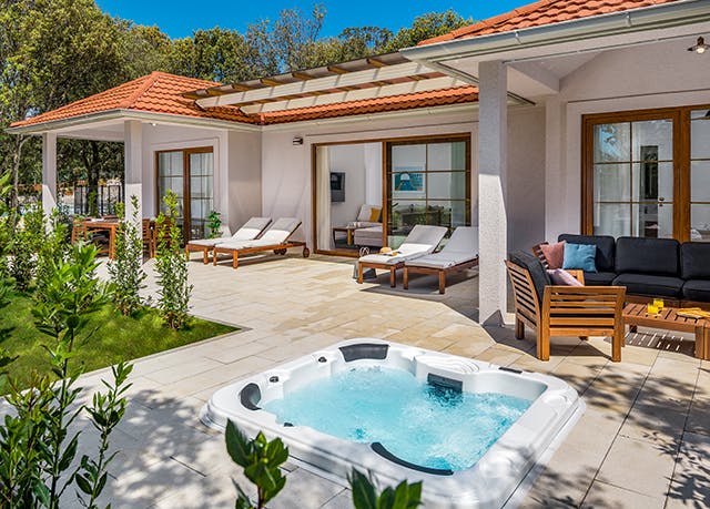 Luxury-Bay-Villa mit Whirlpool