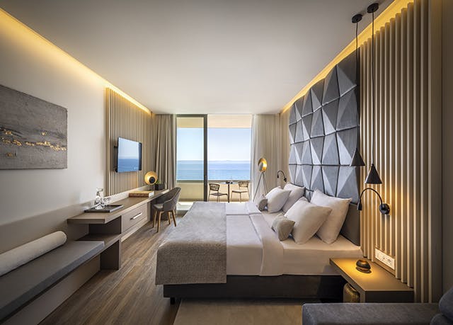 Luxury-Doppelzimmer mit Balkon & Meerblick