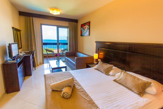 Superior-Doppelzimmer mit Balkon & Meerblick