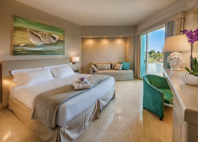 Deluxe room with partial sea view