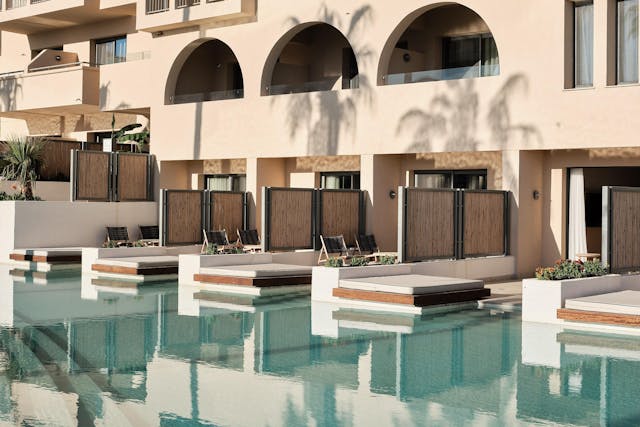 Deluxe Double with sea view & sharing pool