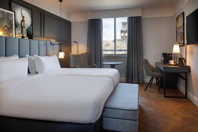 Superior Twin City Square View room
