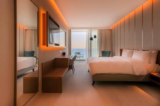 Standard-Zimmer mit Balkon und Meerblick