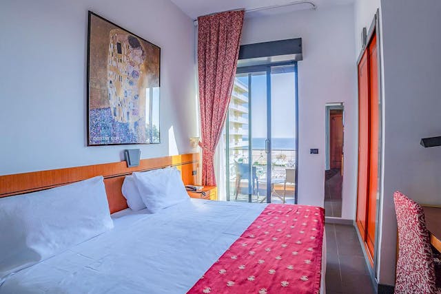 Deluxe room with sea view and balcony