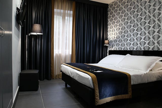 Queen Comfort room