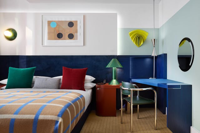 Essential-Zimmer mit Kingsize-Bett