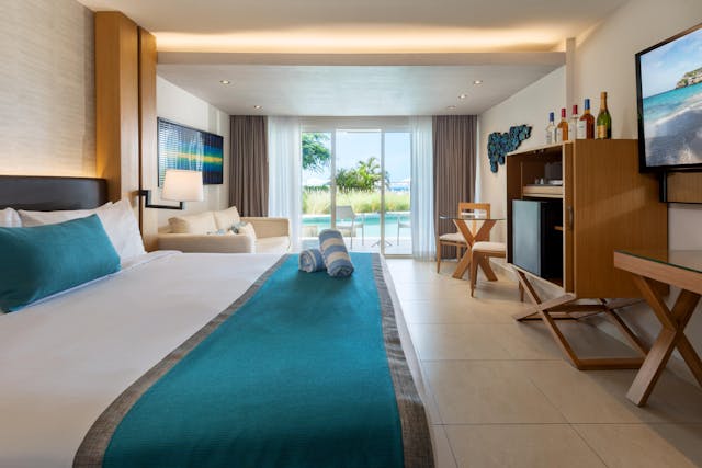 Swim-Out-Junior-Suite