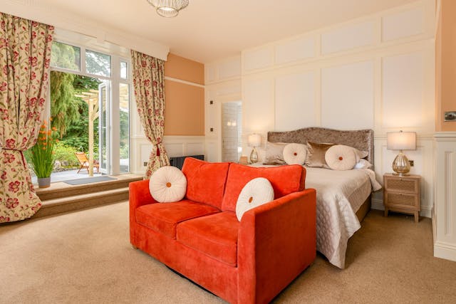Deluxe Garden room with hot tub