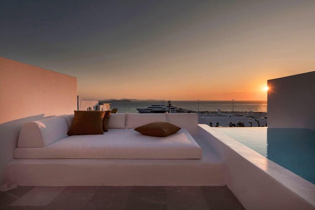 Honeymoon suite with outdoor jet tub and sea view