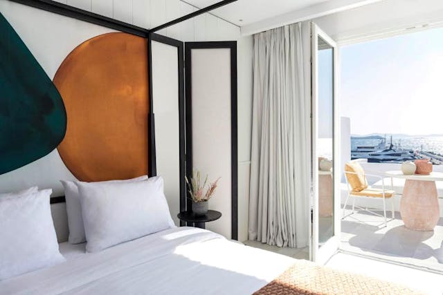 Honeymoon suite with outdoor jet tub and sea view